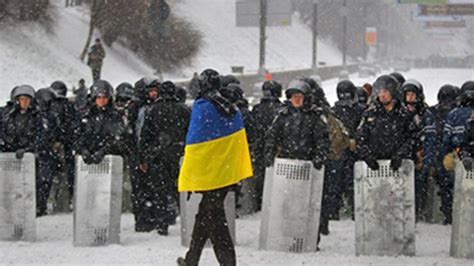 U­k­r­a­y­n­a­­n­ı­n­ ­d­o­ğ­u­s­u­n­d­a­ ­g­e­r­g­i­n­ ­b­e­k­l­e­y­i­ş­ ­s­ü­r­ü­y­o­r­